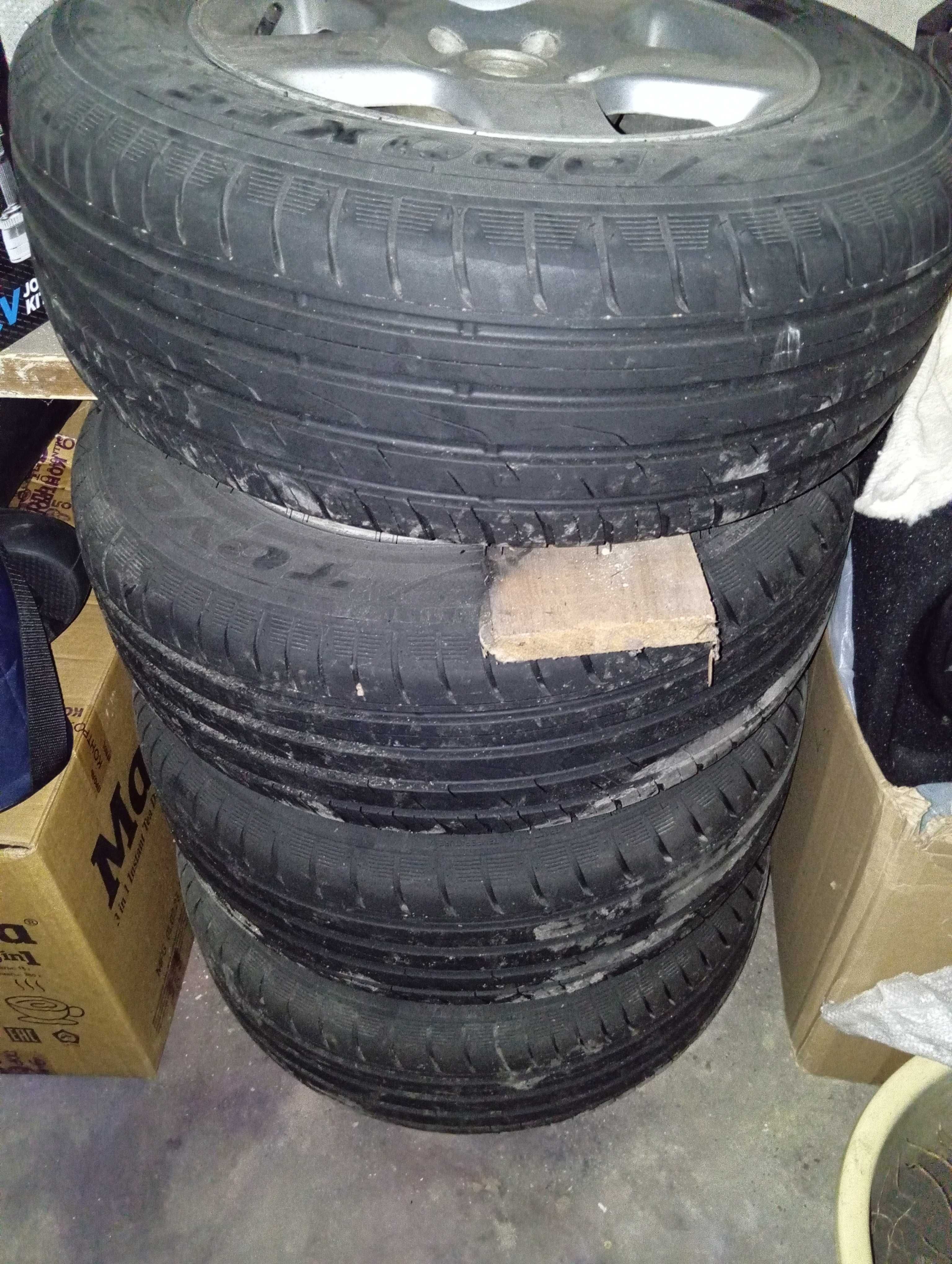 Продам литые диски r15 с резиной