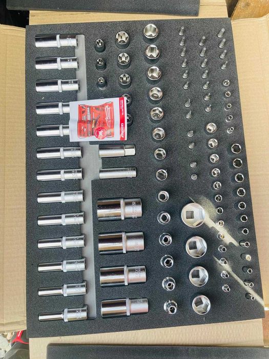 Set de scule GEDOREred R22071005 - 239 piese - NOU - poze reale