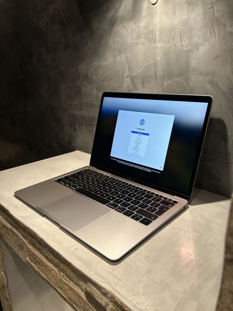 91 cycle! Перфектен Macbook Air 13.3 inch  2018 128 GB
