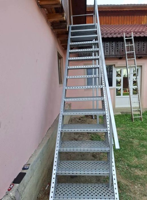 Confectionam scarii metalice zincate exterioare și pentru incendii , p