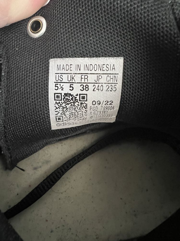 Маратонки adidas 38 номер