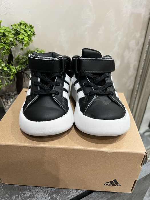 Adidas маратонки 23 размер