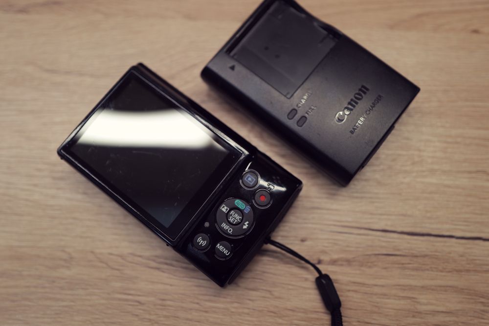 Aparat foto Canon Ixus 180 Black WiFi 20Mp ITP wireless Card data ora