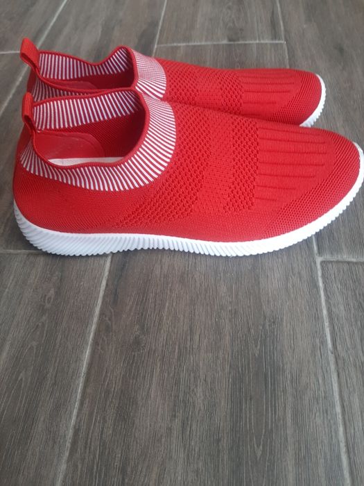 Дамски спортни обувки