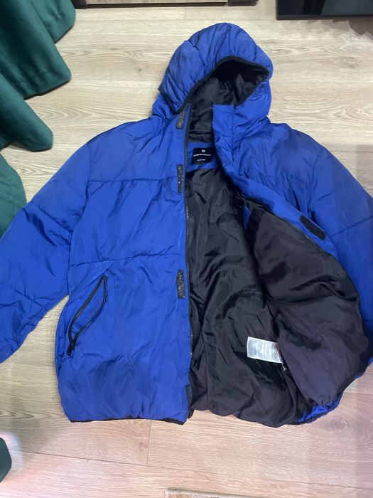 Geacă puffer albastră cu glugă