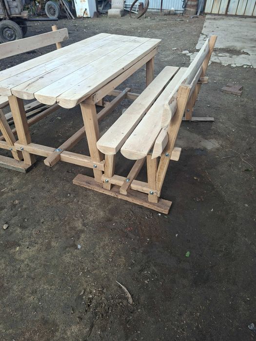 Mese si banci din lemn masiv