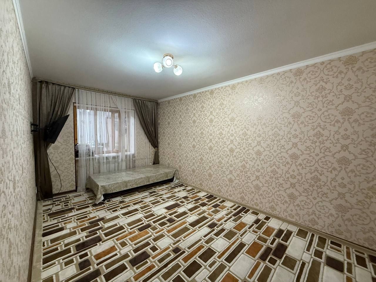 Продаётся 3/1/5 М Улугбекский р-н Буз-2