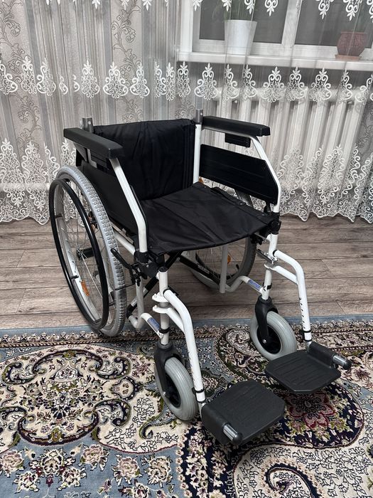 Продам новую инвалидную коляску