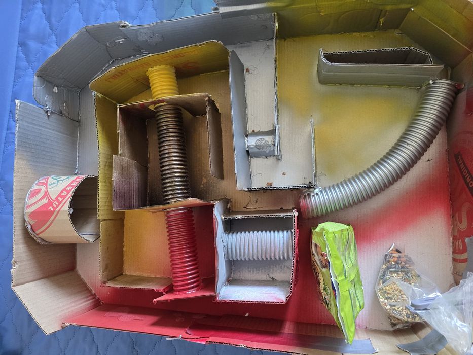 Vând cusca de hamster