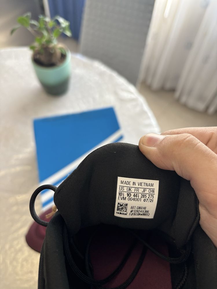 Обувки adidas Ozelia