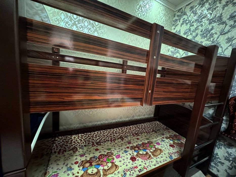 Детская двухъярусная кровать