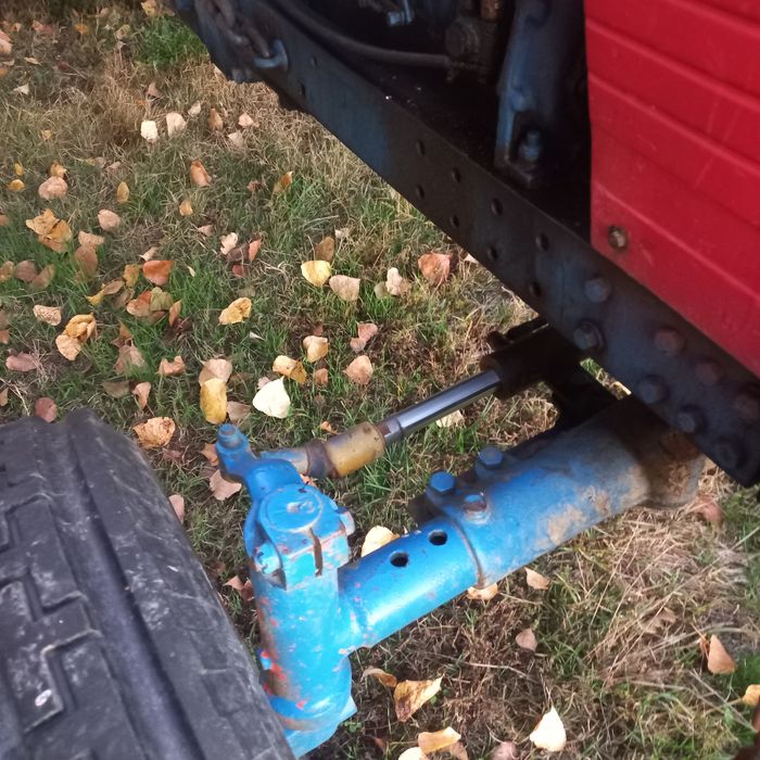 Tractor U650 cu troliu si sapa