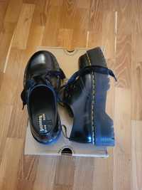 Vând pantofi Dr Martens negri mărimea 38