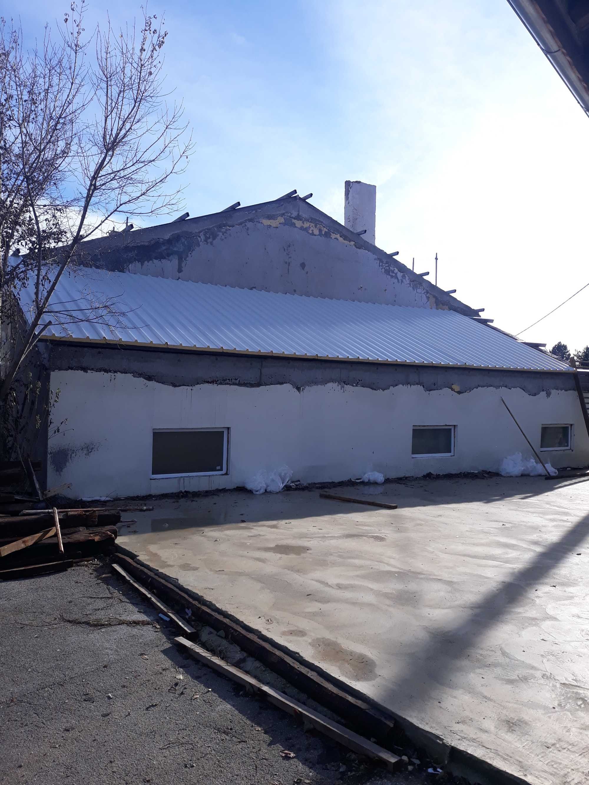 Монтаж на Метални конструкции покриви гаражи и др