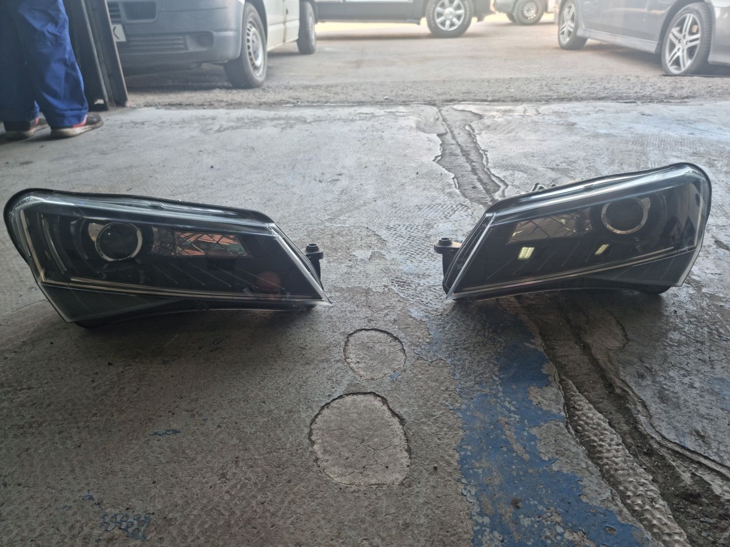 Faruri bixenon Led Skoda Superb ca noi