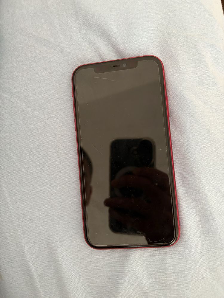 iPhone 11 в отлично състояние /100% battery health /64gb