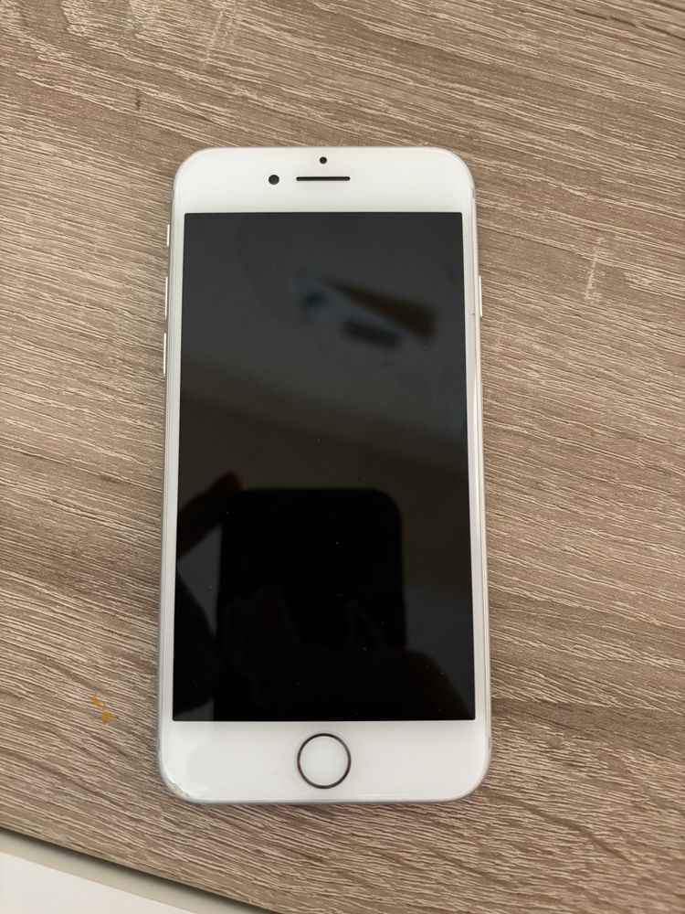 Iphone 7 32 GB бял
