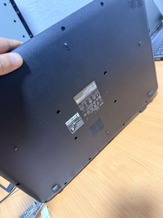 Ноутбук сотилади. Холат зур. Асер.