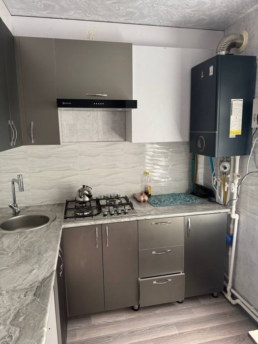 Сдаётся 2х ком кв в чирчике 4 этаж в тройцки около института