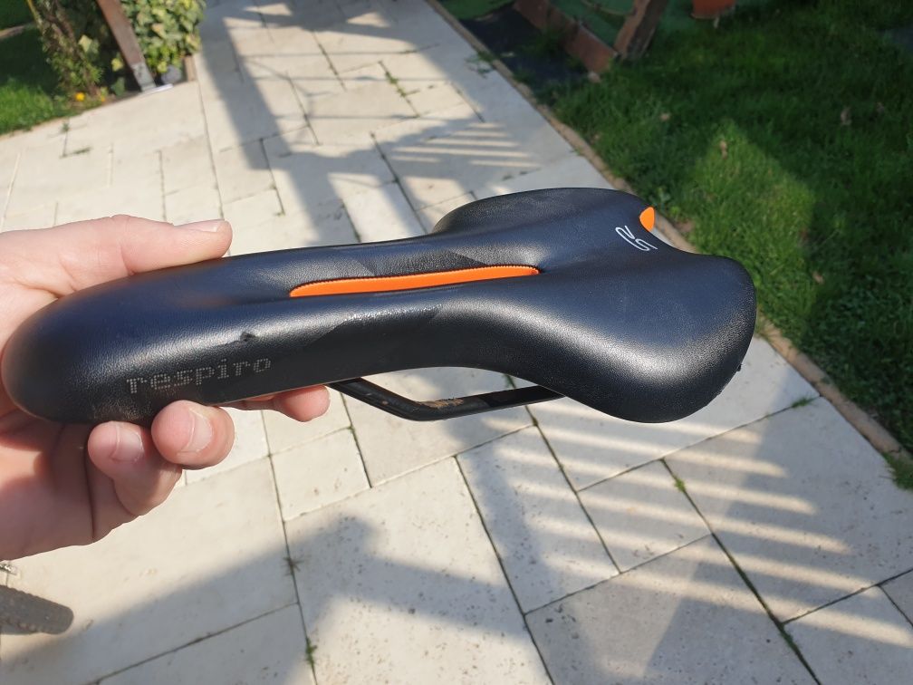 Vand sa bicicleta. Model Selle Royal Respiro