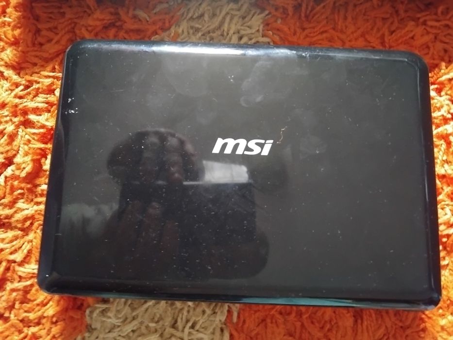 Vând 2 laptopuri pt piese