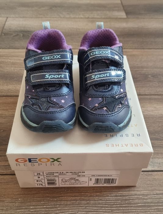 Детски обувки Geox ( със светещи подметки, 26 размер )