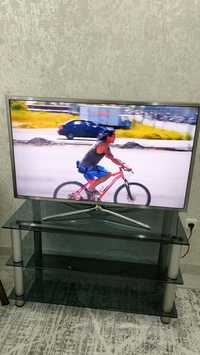 Смарт ТВ с подставкой стеклянной