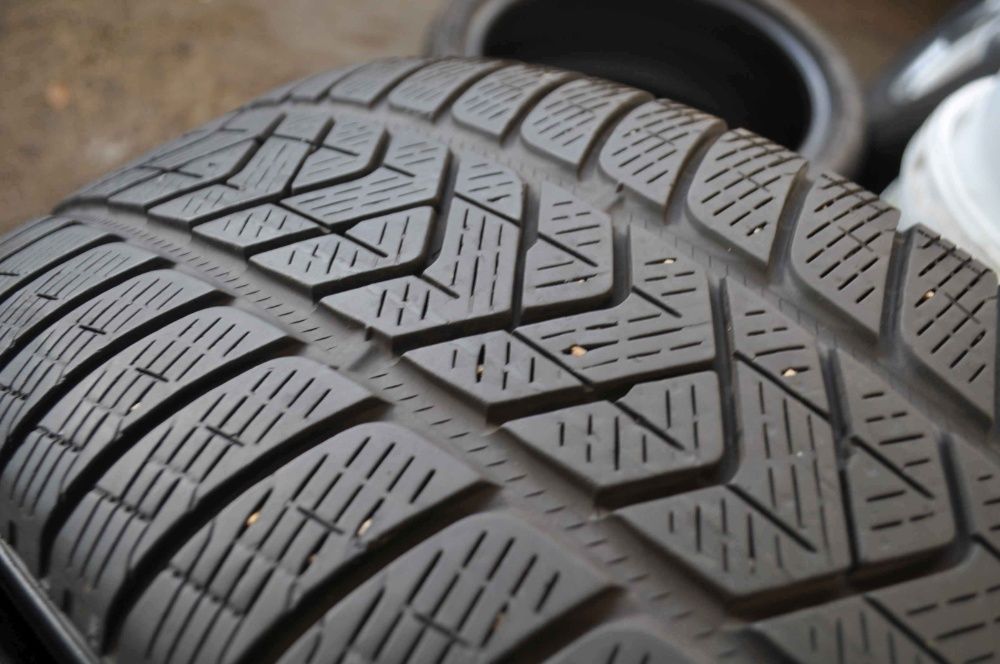 SET 2 Anvelope Iarna 235/55 R19 PIRELLI Scorpion Winter 101H - Runflat