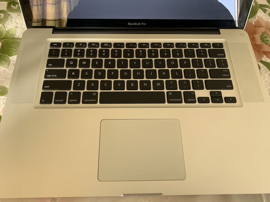 Продаю macbook pro core i7
