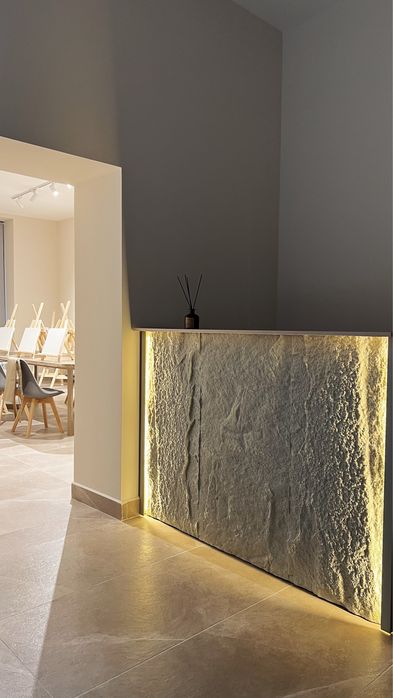 Стойка  ресепшн с подсветкой