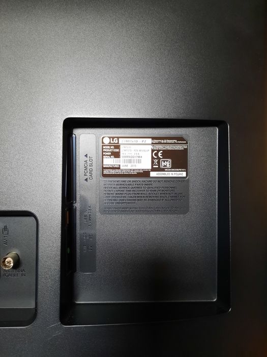 Vând televizor led LG FULL HD diagonala 70 cm cu telecomanda