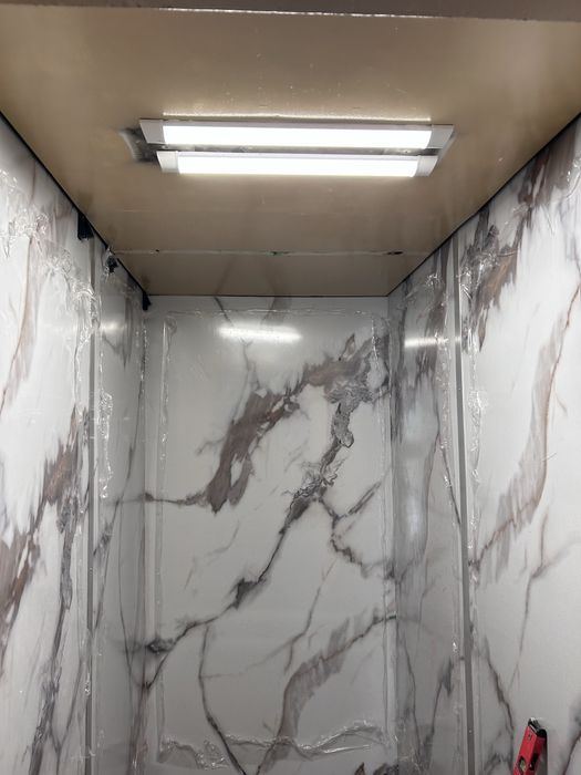 Облицоване на асансьори и други помещения.