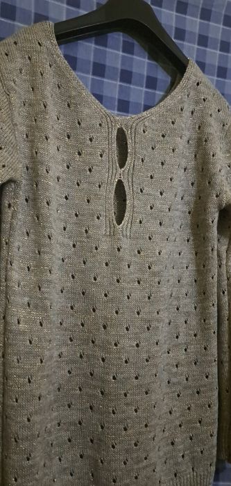 Bluza cu fir auriu și decupaje