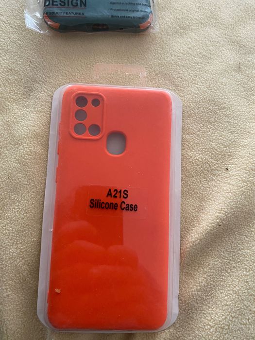 Huse telefon diverse modele și culori