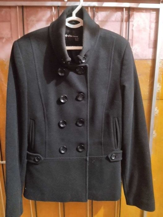 Драповое укороченное пальто-пиджак.