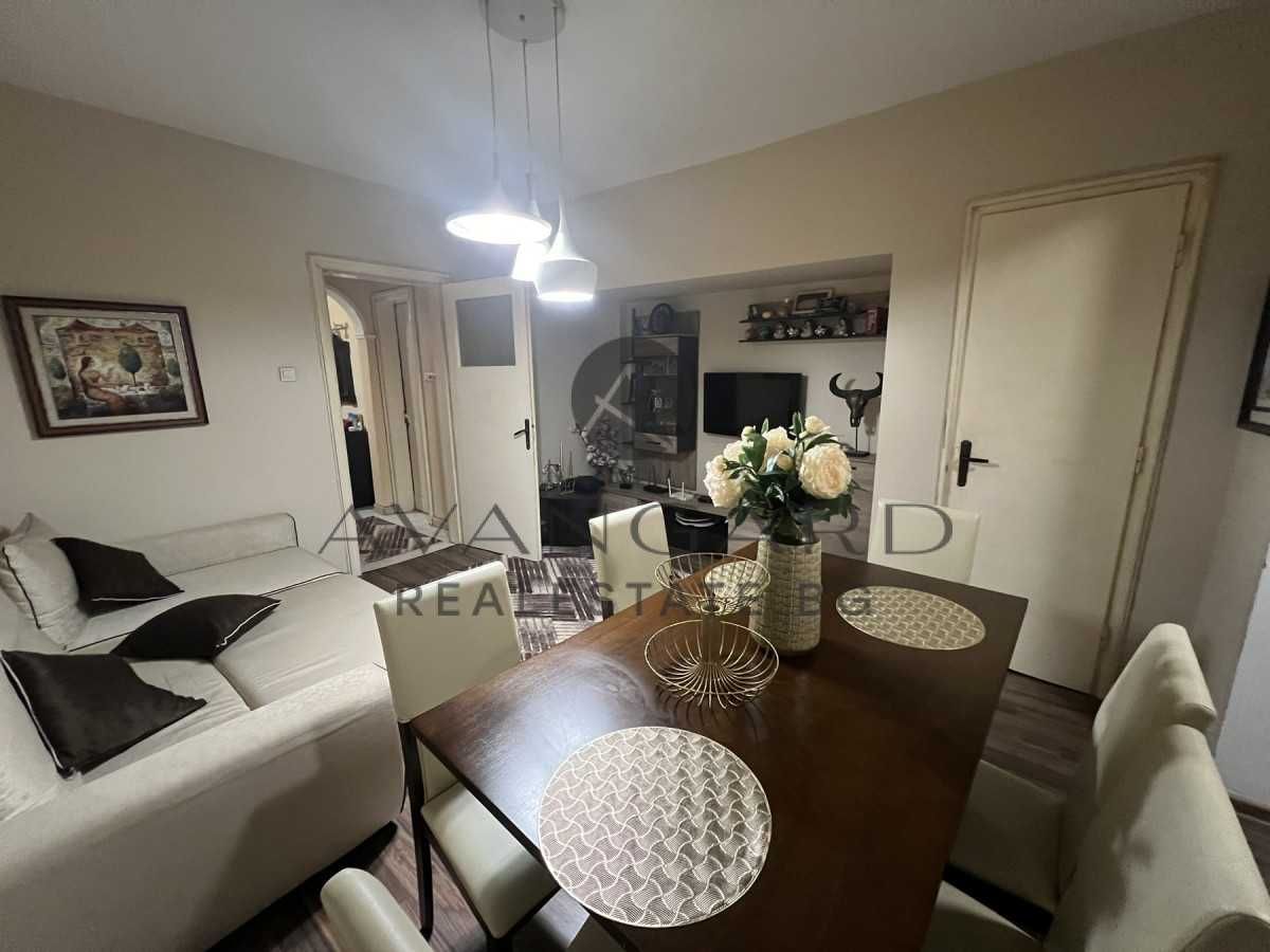 Продава се Тристаен апартамент в Пловдив, Централна гара - 100 кв.м за 2500 €/кв.м - Снимка #2