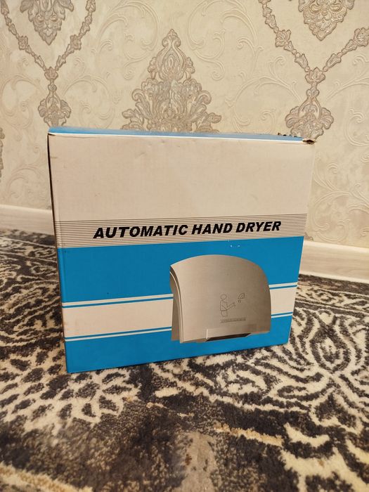 Qoʻl quritgich.  Automatic hand dryer
