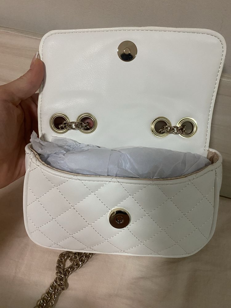 Оригинална чанта Guess