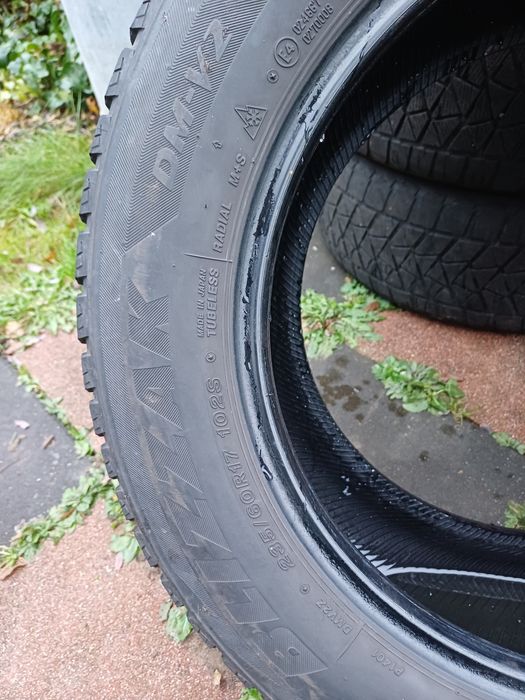 235 60 17 Bridgestone iarna