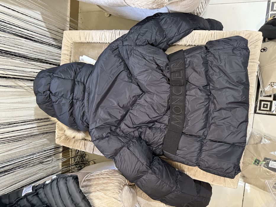 vand geaca dama moncler
