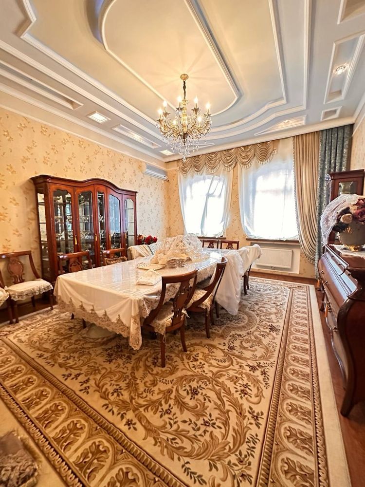Срочно! Ул. Азимтепа Шахристанская 7,5 сот.Фасад 30м.Евродом 2015 год