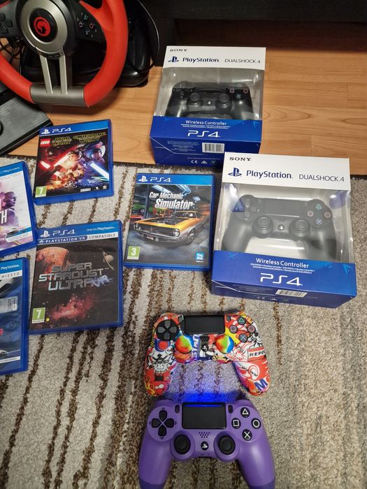 Vând  consola PS4  1 Tera pachet