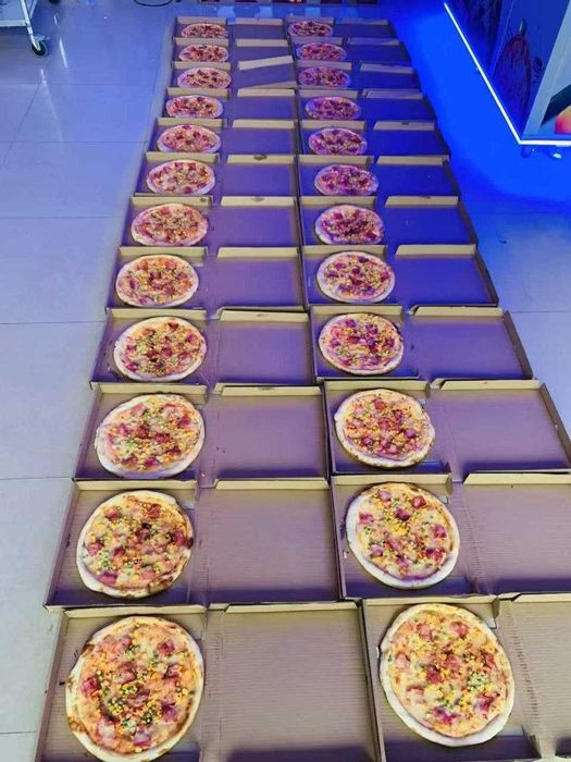 ЧИСТО НОВА Машина за пица вендинг автомат за пици Pizza Robot Pro