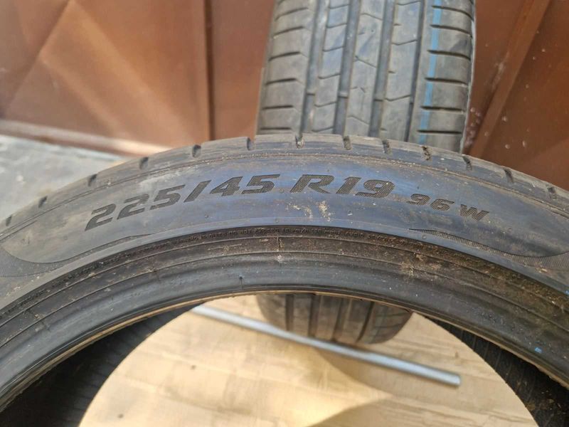 2 Pirelli R19 225/45
летни гуми Runflat 
DOT4819