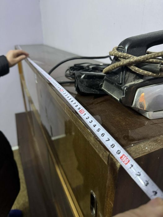 Салонен буфет със стакла и врати