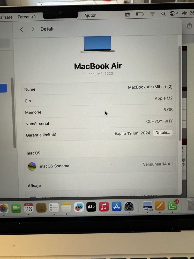 Macbook Air 15 inchi, M2, 2023 cu 8GB RAM și 250GB.