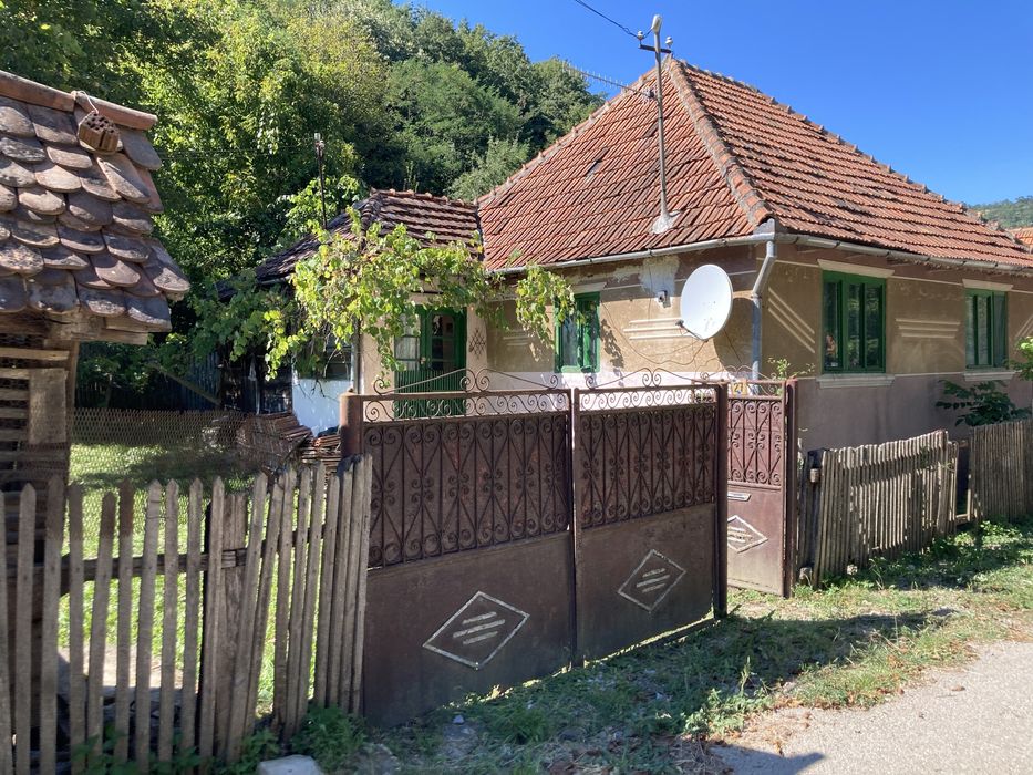 Casa+Teren la tara de vanzare.