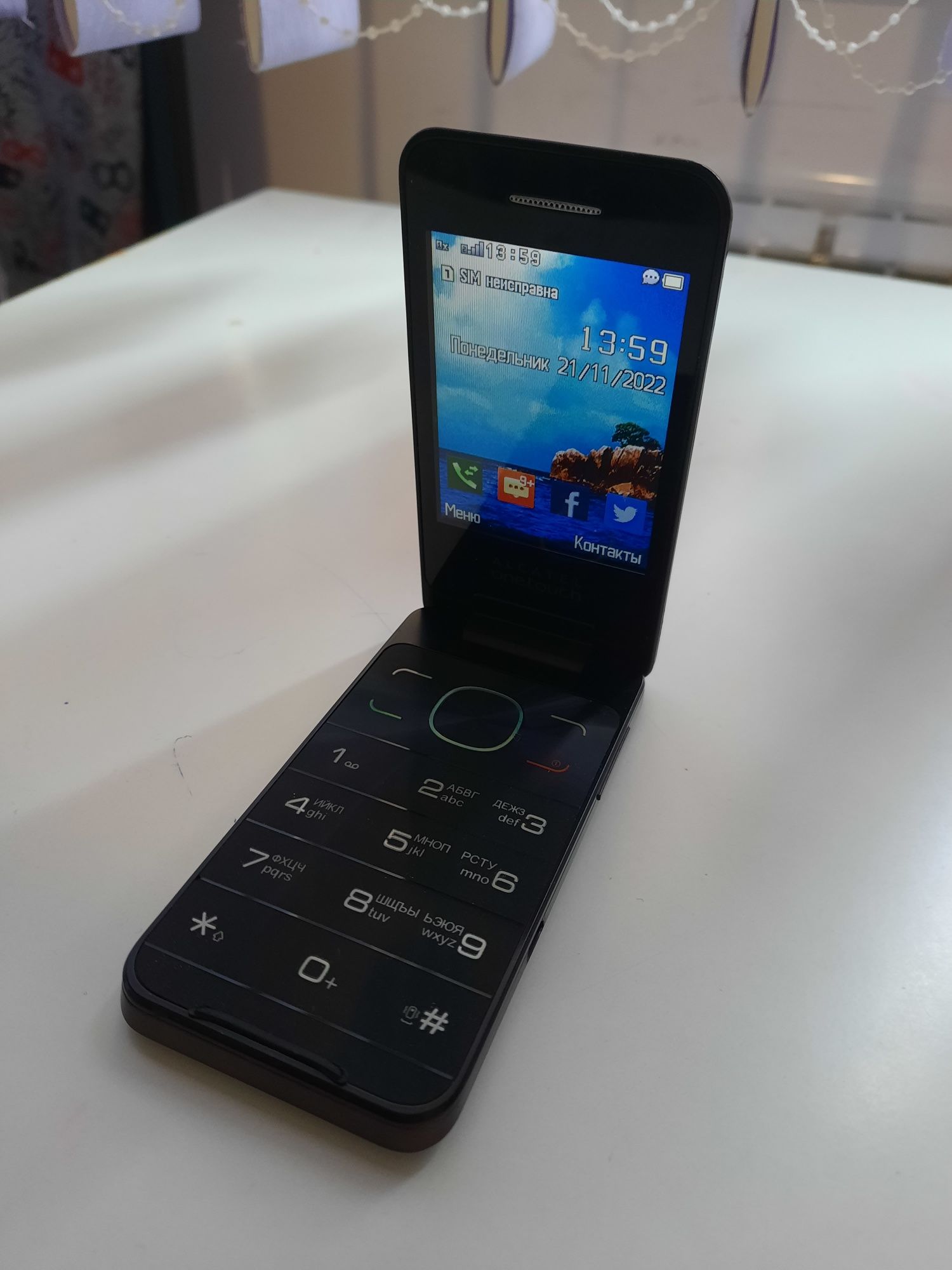 Продам простой телефон "Alcatel one touch"