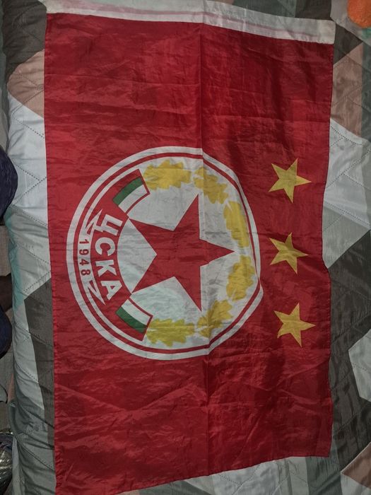 Тениска, несесер, 2 шапки и знаме на ЦСКА