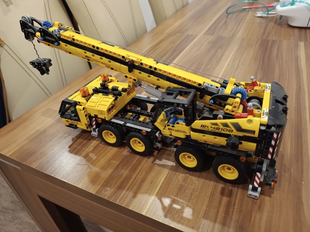 Lego tehnic -macara și buldozer